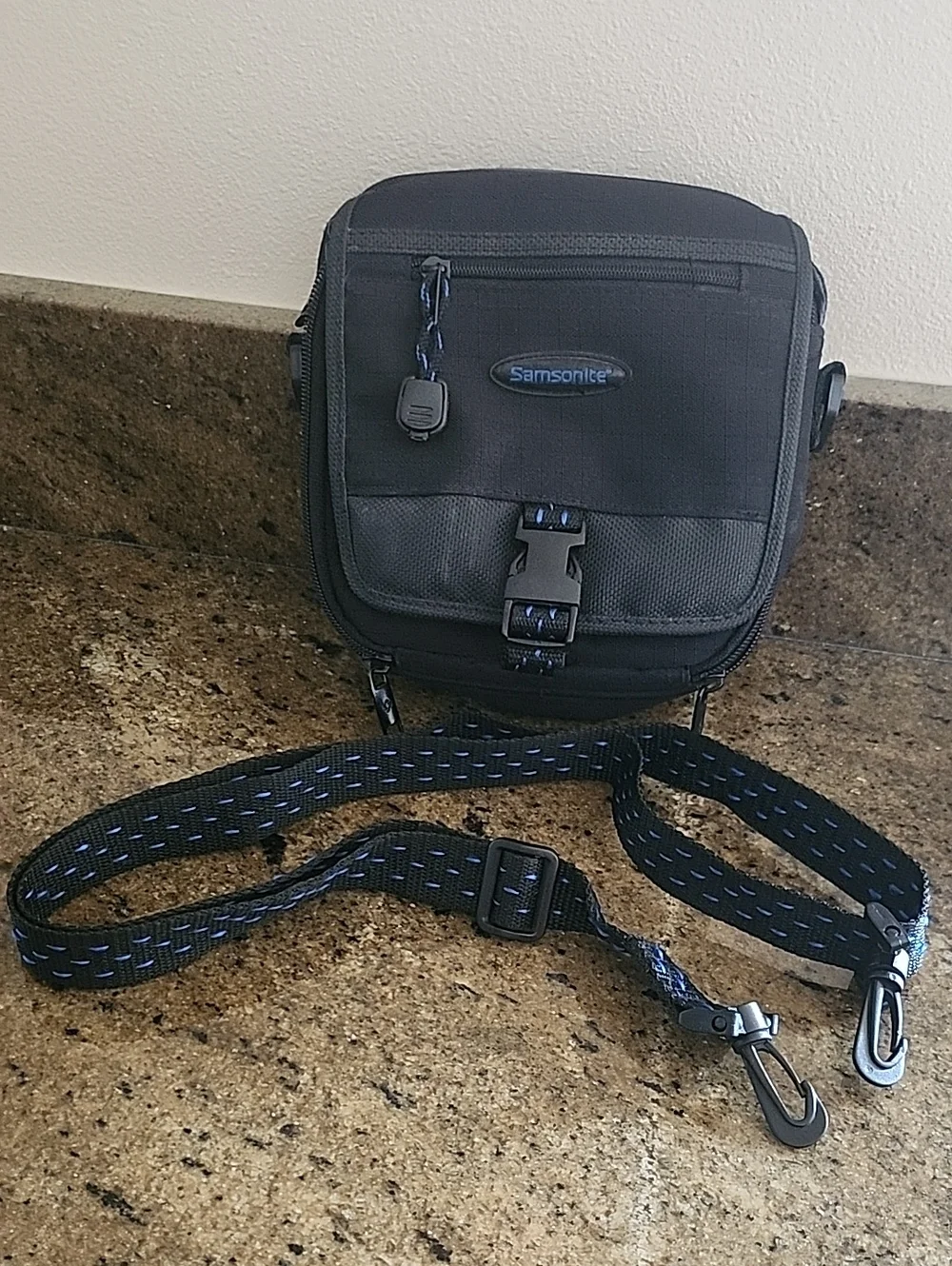 Samsonite branded compact